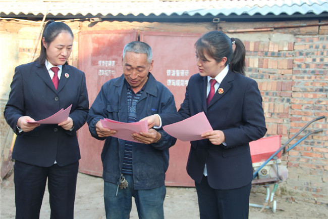 河南扶沟:深入乡村开展综治平安建设暨扫黑除恶普法宣传活动
